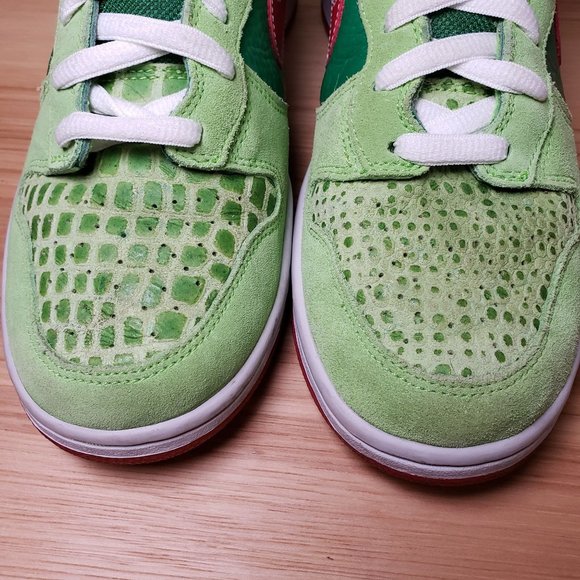 Men's Size 9.5 Nike SB Dunk High Pro Dr. Feelgood Sneaker Green Red - Picture 4 of 9
